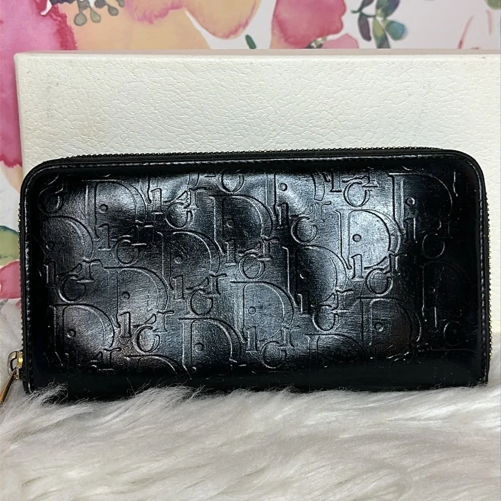 💯Authentic Dior Black Embossed Wallet🍀